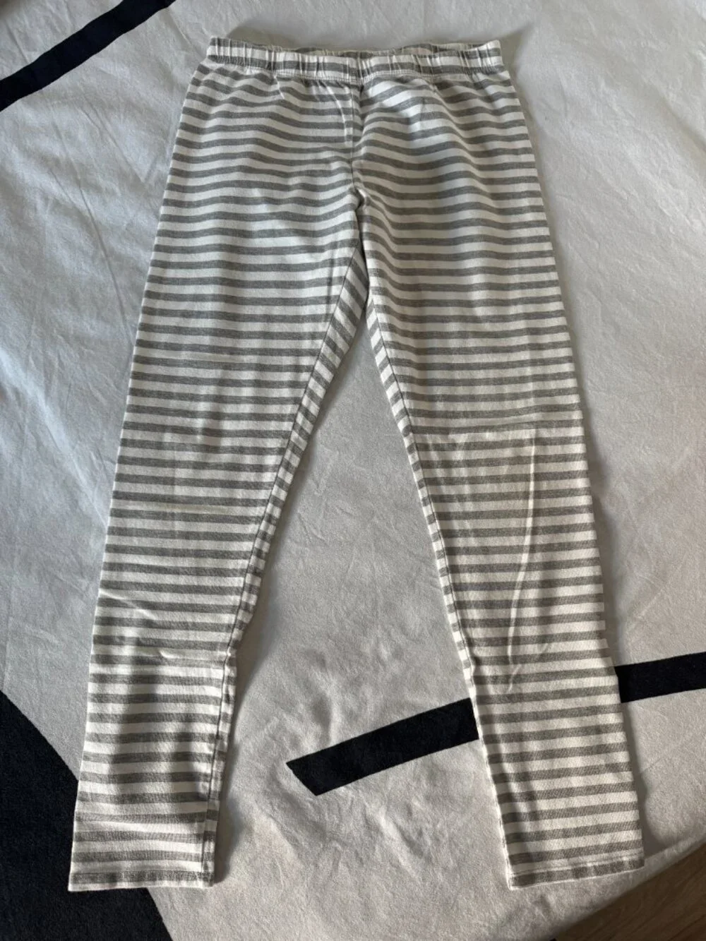 EUC Thereabouts Girls Gray & White Striped Leggings Sz XL (14-16)